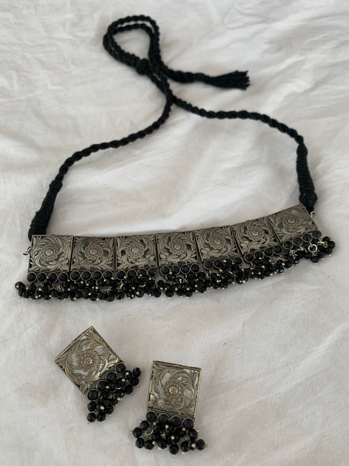 Niboli Necklace Set