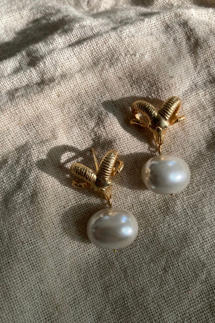 Bull Pearl Earrings