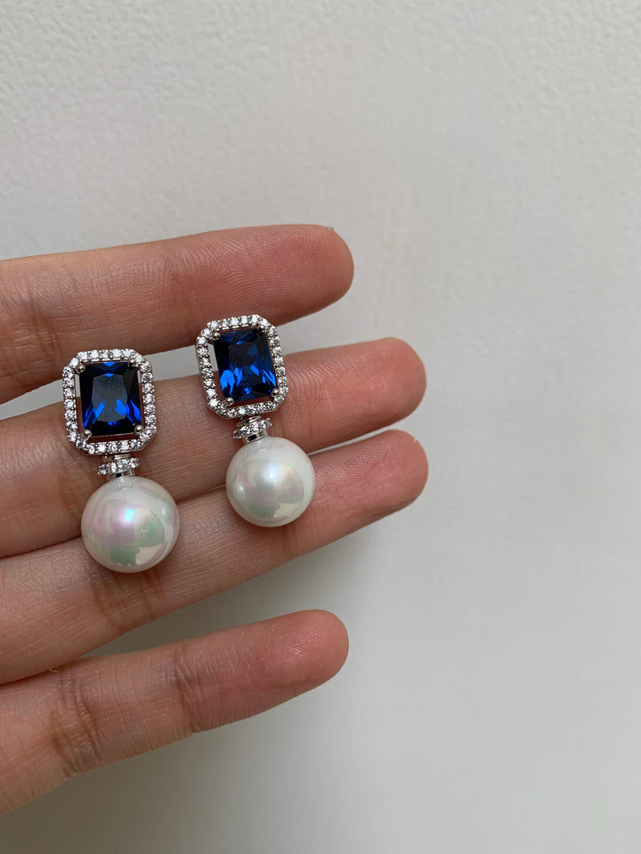 Bite Pearl Earrings