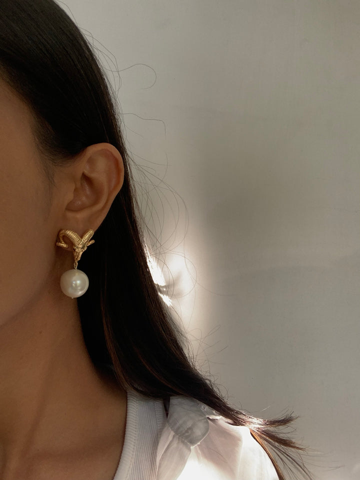 Bull Pearl Earrings