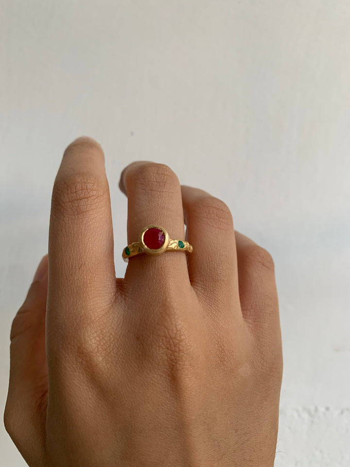 Mainadevi Round Ring