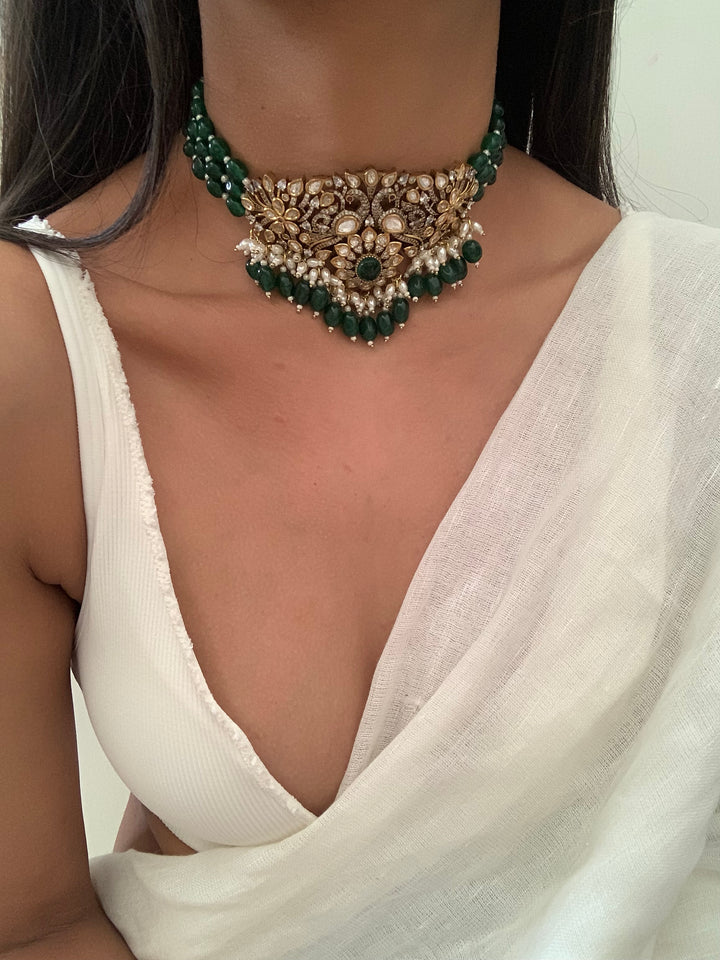 Falaknumaish Necklace Set