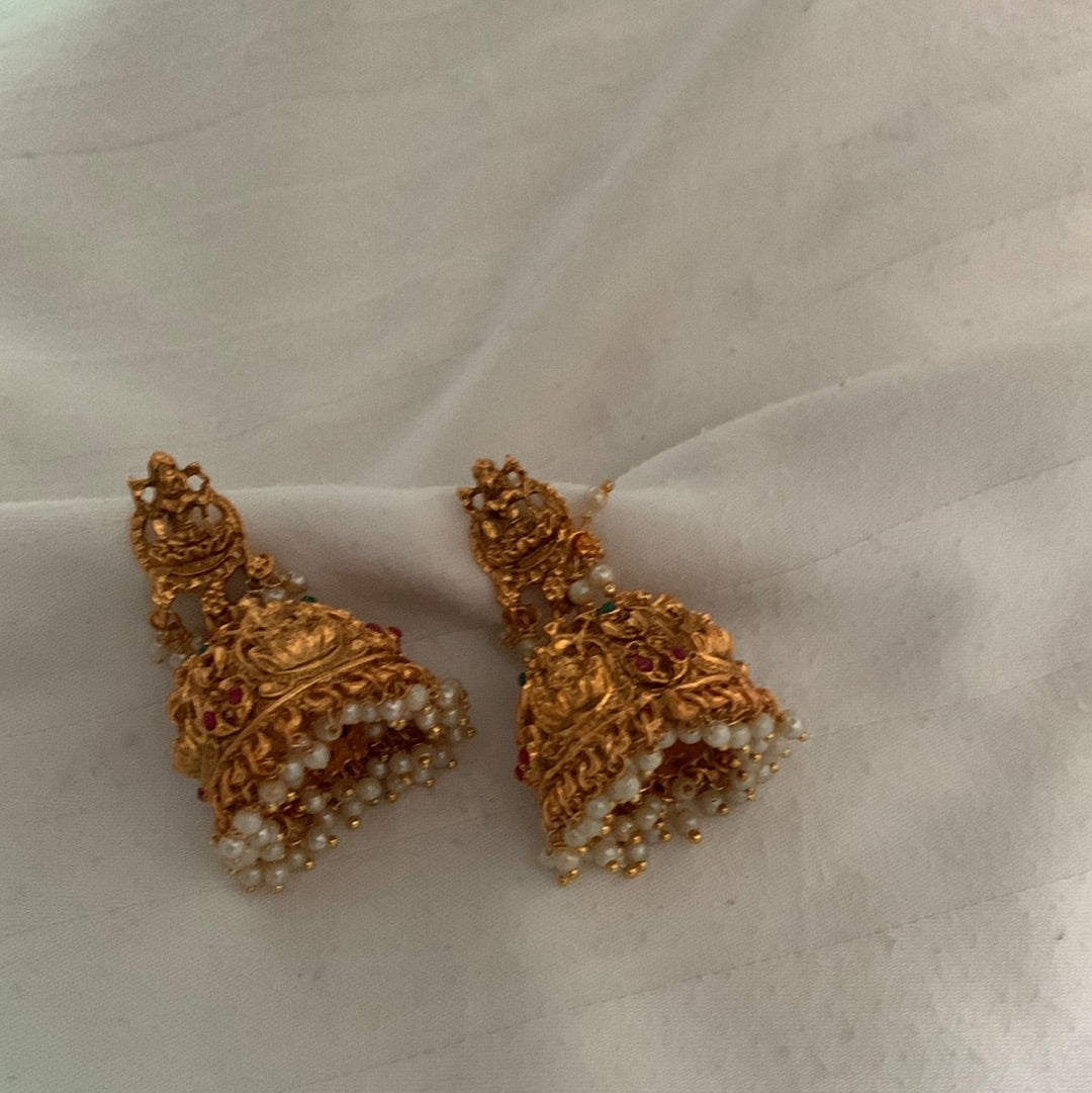 Aisa Jhumki Earrings