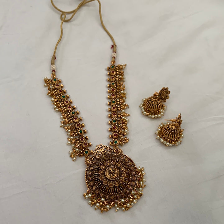 Mritun Necklace Set