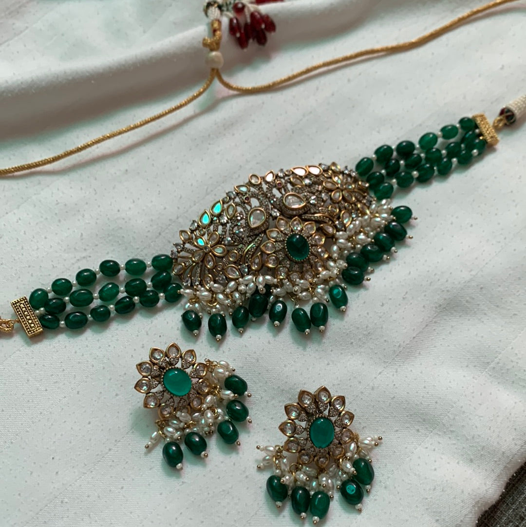 Falaknumaish Necklace Set